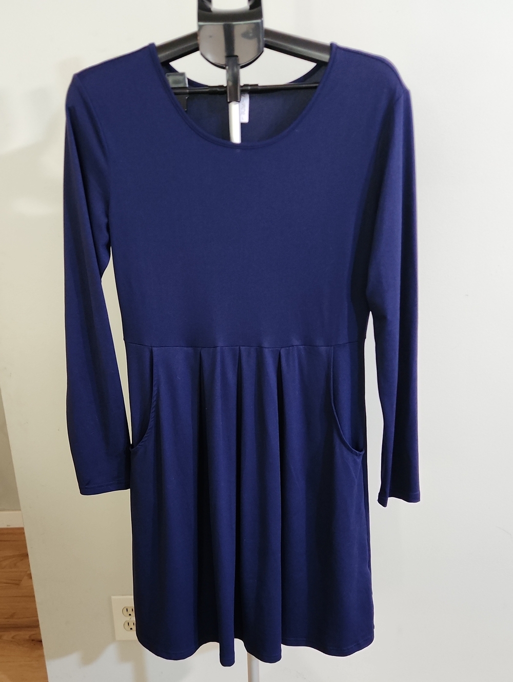 Navy Long-Sleeve Scoop Neck Knit Dress. Size Large.